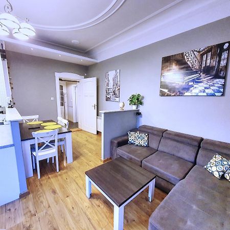 Willa Barona Przy Termach Cieplickich Jelenia Gora Exterior photo